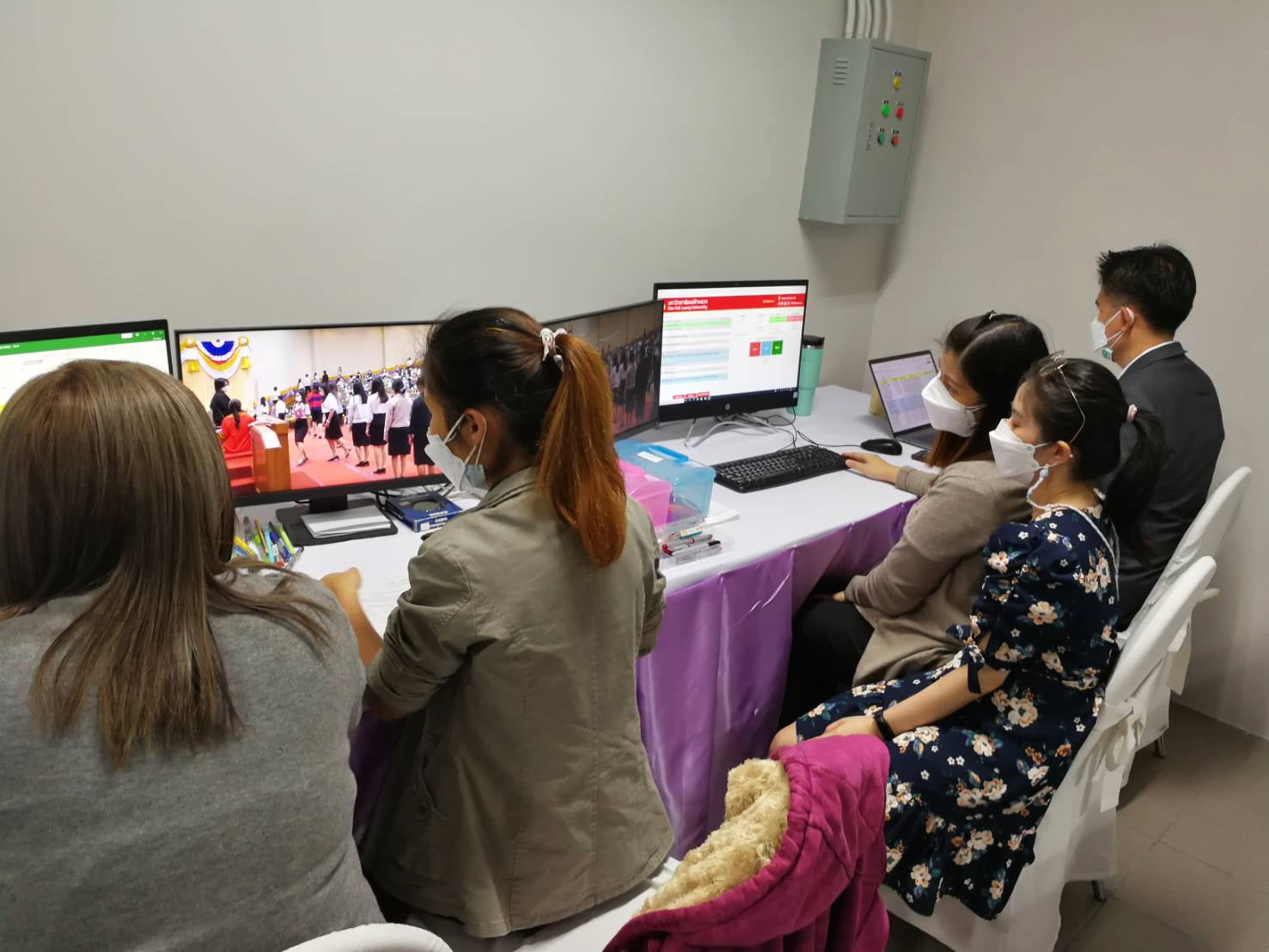 ศูนย์บริการเทคโนโลยีสารสนเทศ จัดเตรียมความพร้อมและติดตั้งอุปกรณ์สำหรับการถ่ายทอดสดงานพระทานปริญญาบัตร แก่ผู้สำเร็จการศึกษา ประจำปีการศึกษา 2562