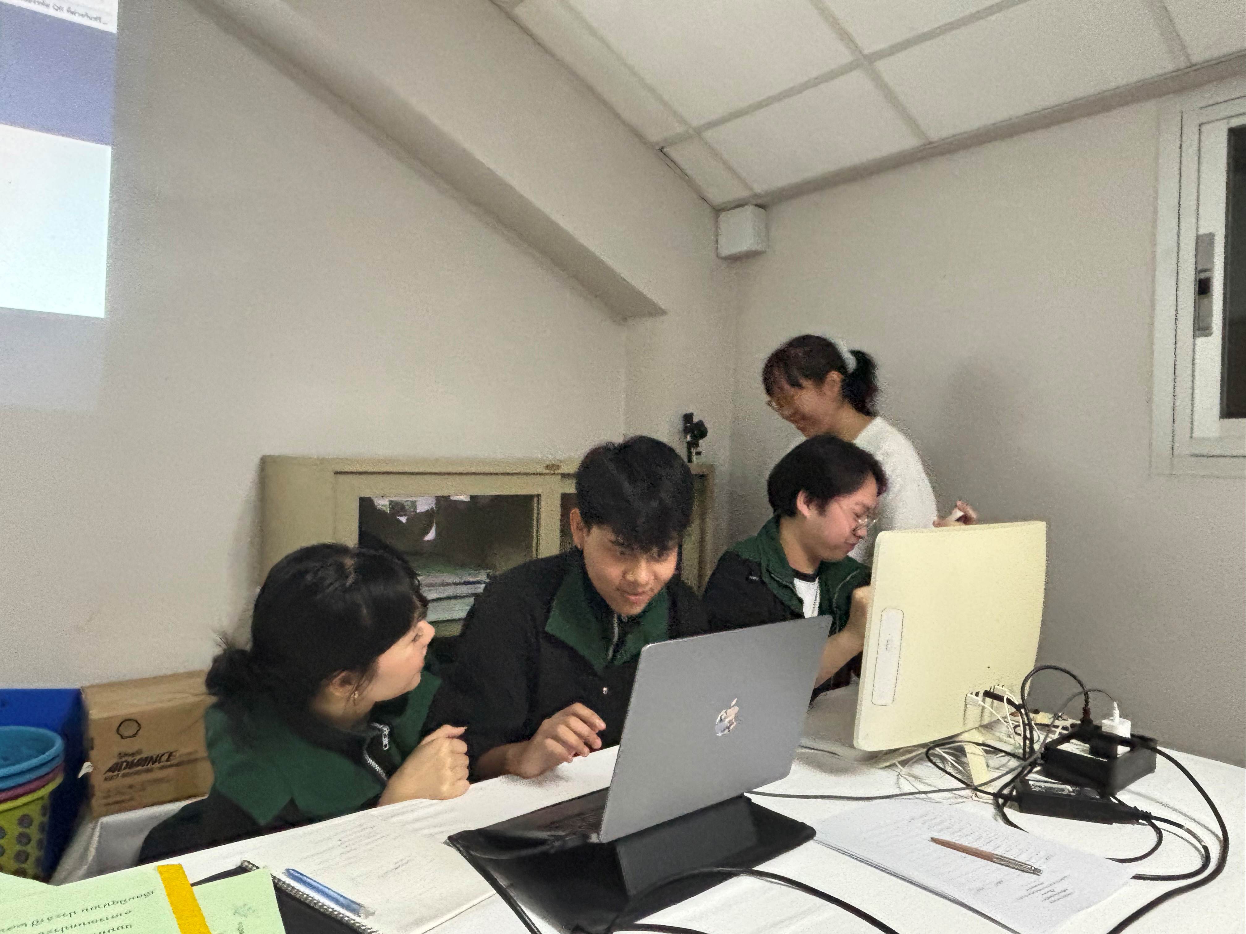 โครงการจัดตั้งฝ่าย Digital Service ศูนย์บริการเทคโนโลยีสารสนเทศ และศูนย์กีฬามหาวิทยาลัยแม่ฟ้าหลวง ร่วมกับนักศึกษาสำนักวิชาเทคโนโลยีสารสนเทศ พัฒนาระบบตรวจเช็คความพร้อมสนาม