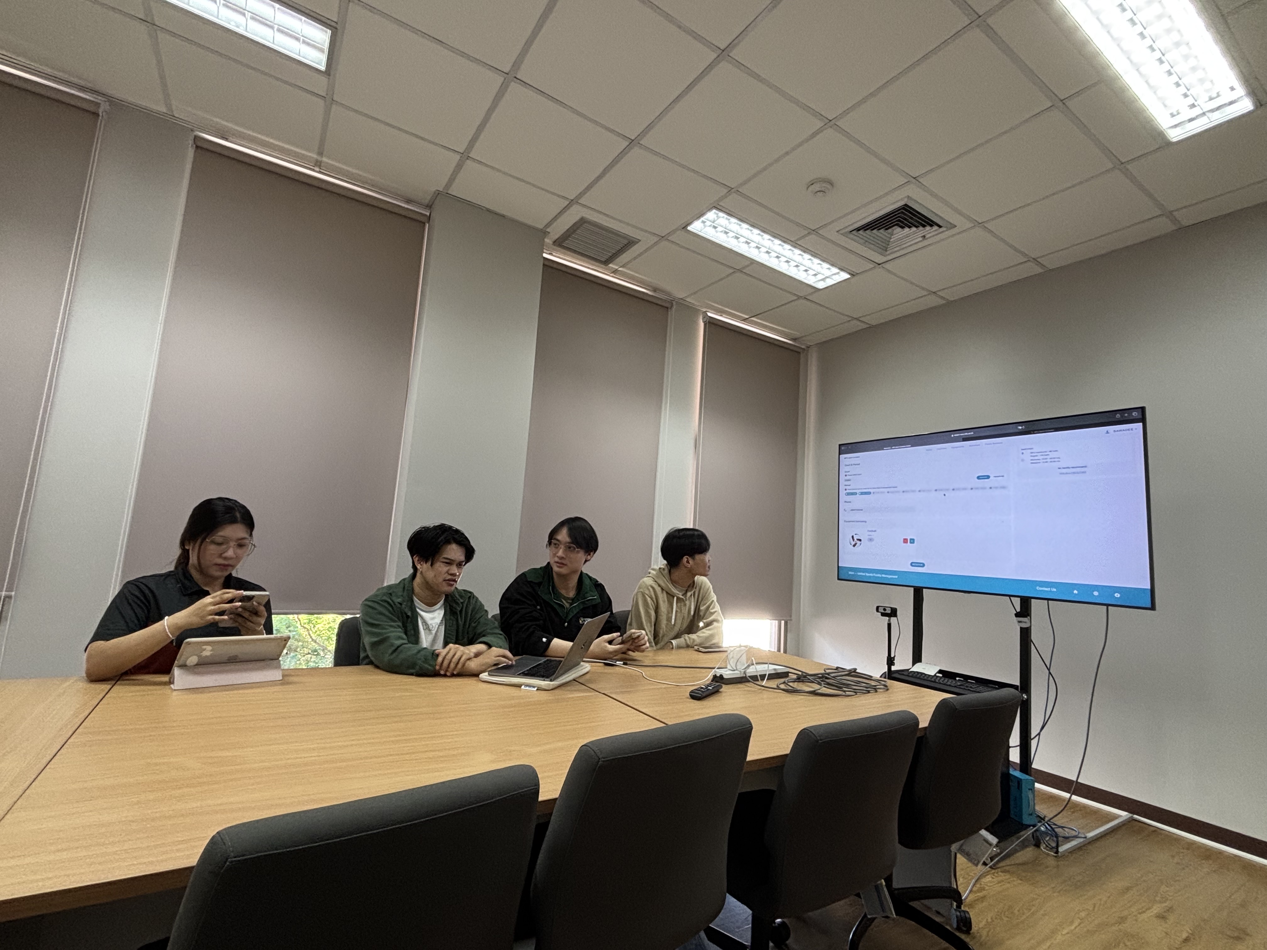 โครงการจัดตั้งฝ่าย Digital Service ศูนย์บริการเทคโนโลยีสารสนเทศ  ร่วมกับนักศึกษาสำนักวิชาเทคโนโลยีสารสนเทศ พัฒนาระบบการจองเข้าใช้สนามและยืมอุปกรณ์ ให้กับศูนย์กีฬา