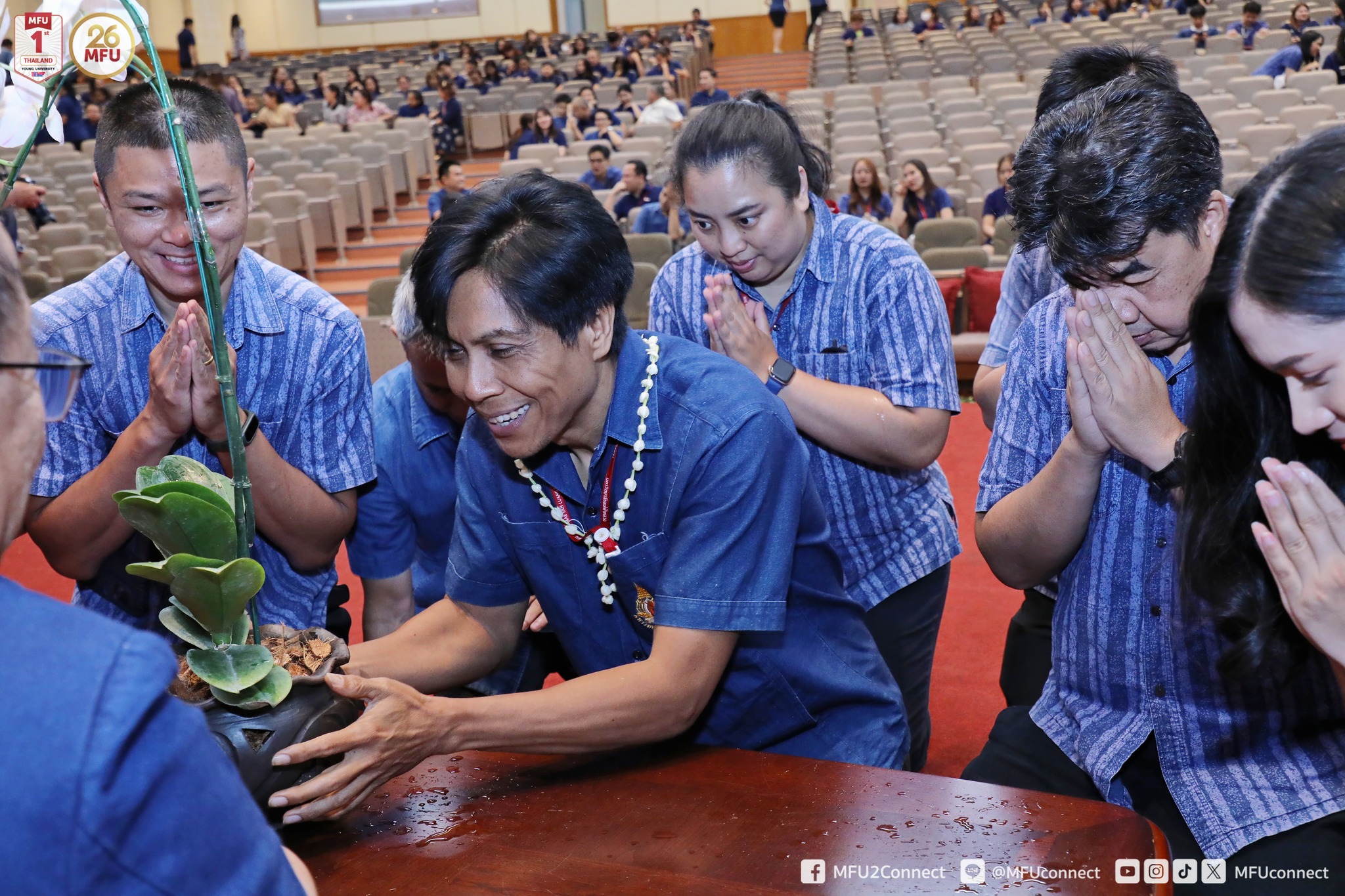 ศูนย์บริการเทคโนโลยีสารสนเทศ พิธีสรงน้ำพระ และดำหัวนายกสภามหาวิทยาลัยแม่ฟ้าหลวง เนื่องในเทศกาลสงกรานต์ (ปี๋ใหม่เมือง) ประจำปี 2568