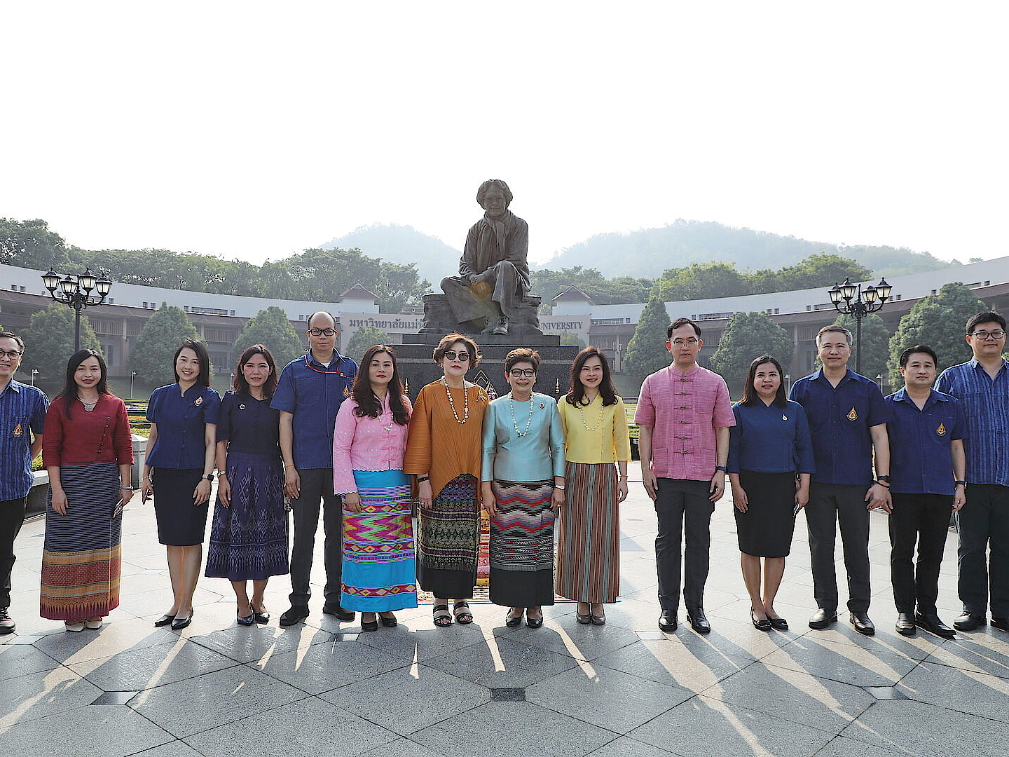 พิธีถวายสักการะพระราชานุเสาวรีย์ สมเด็จพระศรีนครินทราบรมราชชนี และพิธีสรงน้ำพระเนื่องในเทศกาลปี๋ใหม่เมือง ประจำปี 2566